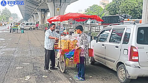 Dwarka to Mumbai Naka road taken over by private transporters, food vendors.