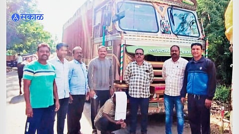 Beed Crime: बीडच्या गेवराईत पोलिसांची मोठी कारवाई, चोरीची वाळू घेऊन जाणारा ट्रक पकडला अन्...