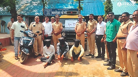 Police Inspector Sunil Pawar, Sub-Inspector Raju Jadhav and staff with the suspected accused.