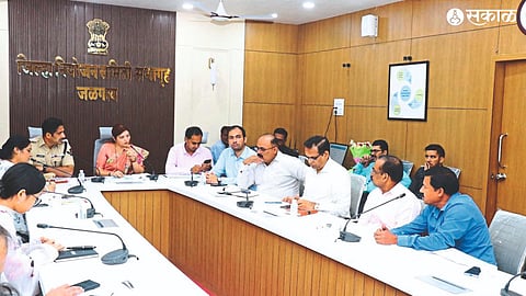 State Commission for Women Chairperson Rupali Chakankar giving instructions in the meeting. District Collector Ayush Prasad, Superintendent of Police Dr. Maheshwar Reddy.