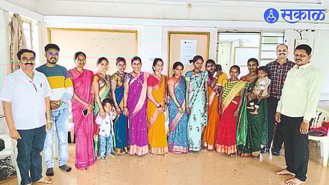 Women of Hirakani Self-Help Group at Kochargaon (Dindori) and others.