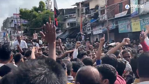 Dhararvi News: धारावीमध्ये तणाव! मशिदीचा अवैध भाग पाडण्यासाठी गेलेल्या कर्मचाऱ्यांच्या गाड्यांची तोडफोड