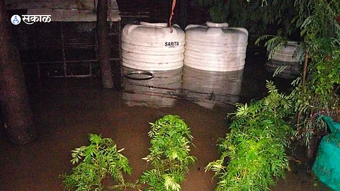 Marathwada Rain Update: मराठवाड्यात अतिवृष्टी; दुकान व घरात शिरले पाणी,'या' मंदिराचा कोसळला भाग!