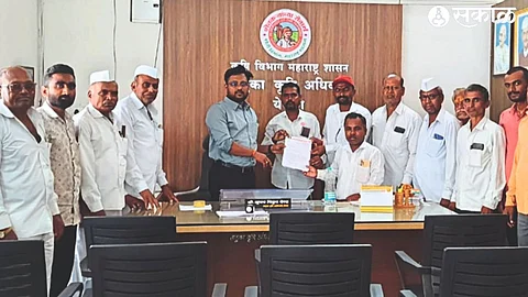 A farmer giving a statement of demand for crop insurance money to Taluka Agriculture Officer Shubham Baird.