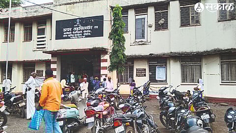 Crowd of villagers who came for work at Upper Tehsil office in Dondaicha.