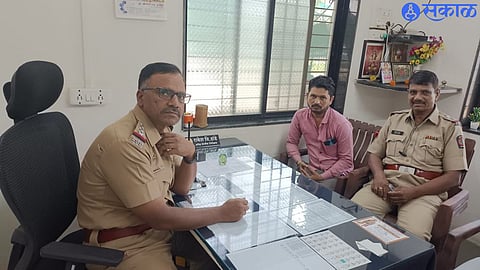 Senior Inspector Rakesh Hande, Sub-Inspector Ramesh Pawar counseled Sunil Gunjal who was trying to commit suicide from the flyover at Ras Behari Chowk on the Mumbai-Agra highway.