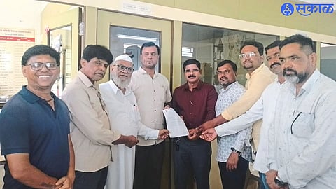 Officials of Sharad Pawar faction of NCP giving a statement to Group Education Officer Sanjay Kusalkar regarding uniforms.