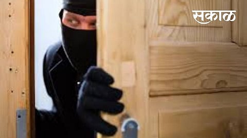 Pachod Cirme:चोरट्यांचा धूमाकुळ;एकाच रात्री चार ठिकाणी चोरी