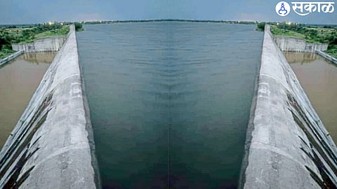 Jawalgaon Dam : जवळगाव धरण भरले १०० टक्के; १० हजार हेक्टर क्षेत्राला फायदा; १५ गावांचा पाणीप्रश्न सुटणार
