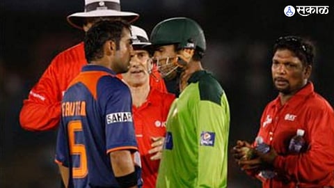 Gautam gambhir and Kamran Akmal