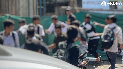 Two groups of students of private classes got into a violent fight.