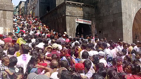 Jyotiba-Dongar-Crowd