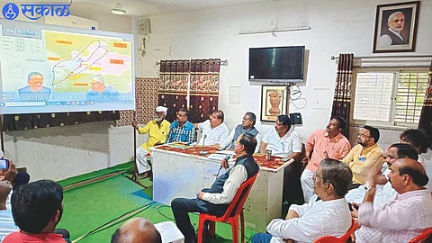 While giving information about the work of Manmad-Indore railway in a press conference at Ram Palace