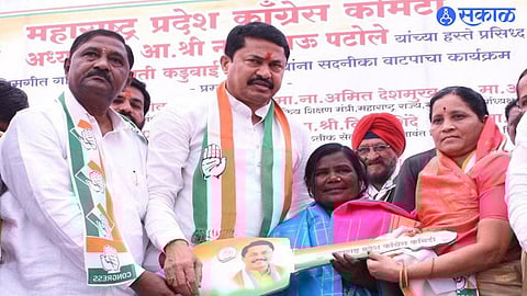 nana patole helps folk singer kadubai kharat