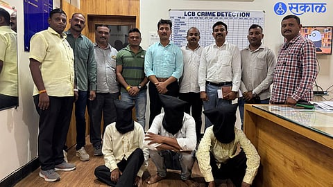 Crime Branch team with arrested suspects