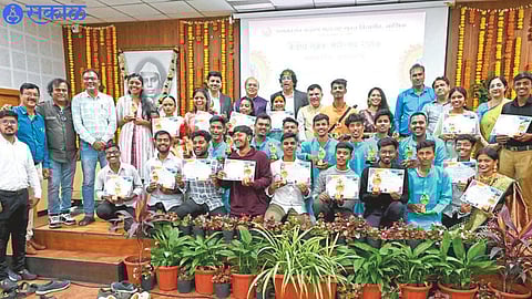 Yashwantrao Chavan felicitated with the winners of various categories of Central Youth Festival at Maharashtra Open University.