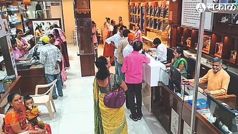 The rush to buy gold in the bullion market