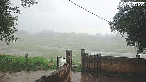 Scene of rain falling with stormy wind in Bhatnadi area.
