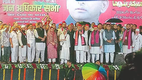 Officials including Samajwadi Party leader Akhilesh Yadav speaking at a public meeting in Malegaon