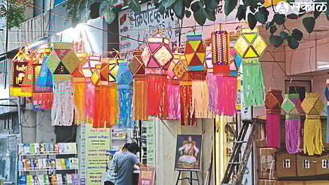 Attractive lanterns sold in the market
