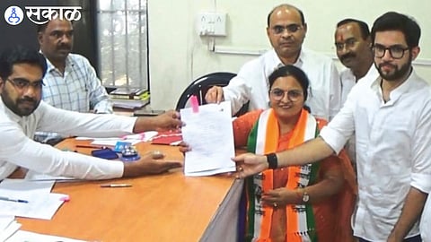 Vaishali Suryavanshi filing nomination form on behalf of Shiv Sena (Uddhav Balasaheb Thackeray) party in the constituency on Friday.