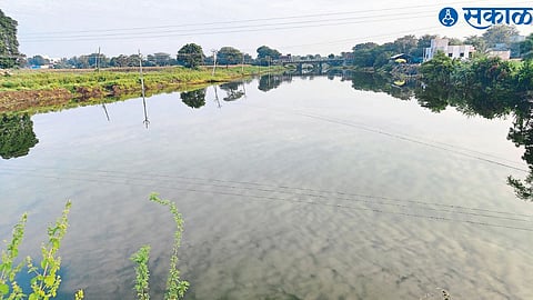 Due to the last rains, the water has come to the river here.