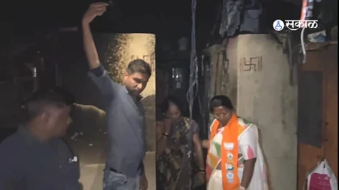 Kalyan: प्रचार अर्धवट सोडून उमेदवार सुलभा गायकवाड धावल्या मदतीला..!