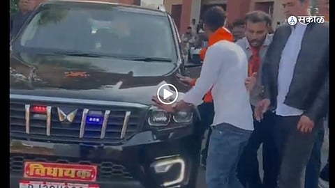 BJP MLA Bhagchand Tankra addressing activists at Jaipur University.