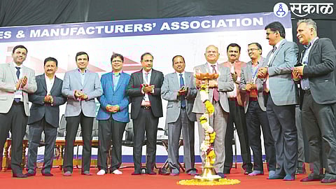 Saket Chaturvedi, Chief Executive Officer of HAL, Jindal Chairman V. Chandrasekaran, Head of Deepak Builders Deepak Chande, Chairman of 'NIMA' Dhananjay Bele, Secretary Nikhil Panchal and office bearers.
