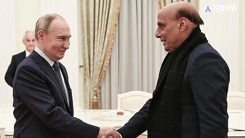 Putin: संरक्षणमंत्री राजनाथ सिंहांनी घेतली पुतीन यांची भेट; वाचा कोणत्या मुद्यांवर झाली चर्चा!
