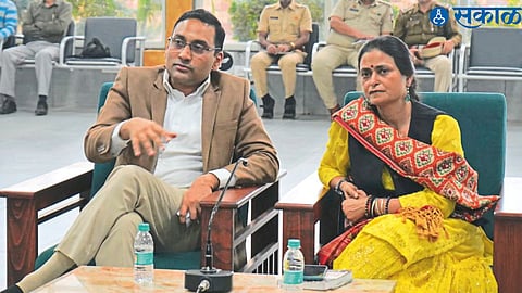 In connection with the upcoming Simhastha Kumbh Mela, the Divisional Commissioner Dr. Praveen Gedam, Divisional Manager of Central Railway Iti Pandey etc.