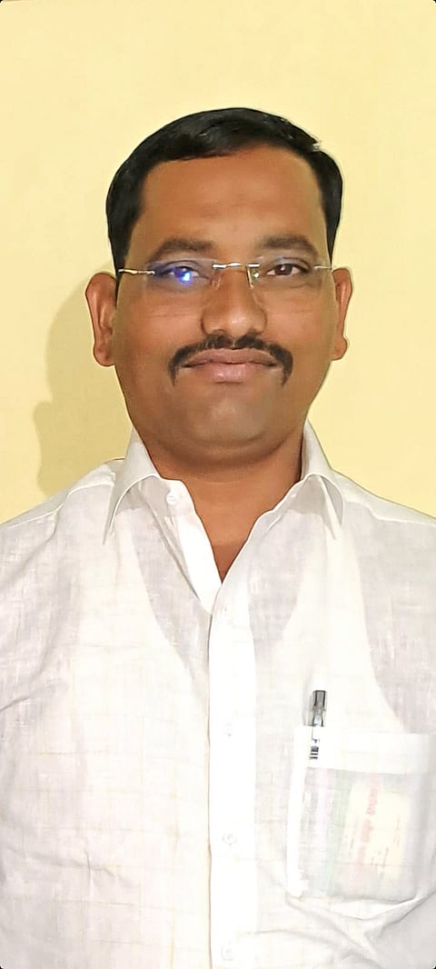 कोंबडखतामधून मिळवला यशाचा सुगंध