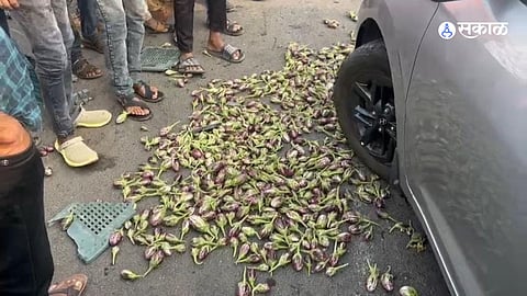 Marathwada: पाचोडच्या आठवडे बाजारात विक्रीसाठी आणलेल्या भाजीपाल्याचा चिखल!