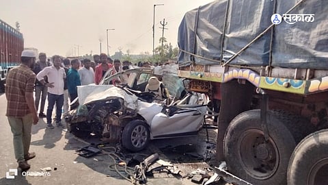 Jalna Car collides with truck from behind Four  killed, two injured family cdj98