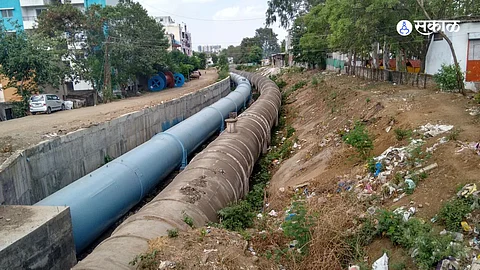 Palghar: वरई-पारगाव रस्त्यालगत पाणीपुरवठा योजनेचे लोखंडी पाईप काढले