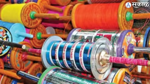 Illegal bird trade continues unchecked, risking the lives of motorcyclists and birds alike