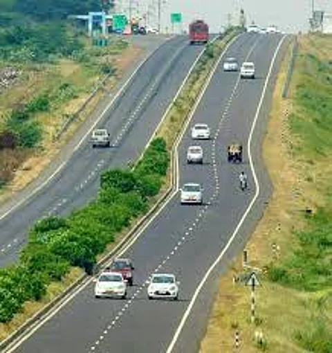 solapu-pune highway