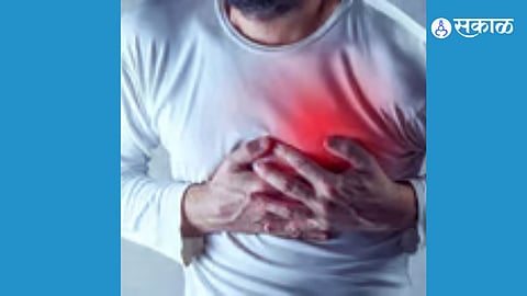 A devotee collapses and dies from a heart attack while waiting for Vitthal Darshan, marking the second such tragedy this week.