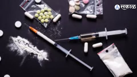 Sangli Police are cracking down on a drug supplier providing narcotic injections. Police Chief Ghughe confirmed that drug users will also be questioned.