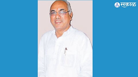 Dr. Vilas Dangre, Nagpur-based homeopath, honored with the Padma Shri award for his outstanding contributions to homeopathy and natural healing.