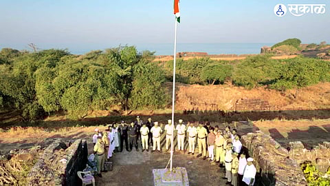 Suvarnadurg Fort's first-ever official flag hoisting ceremony, a landmark moment for heritage recognition in Maharashtra.