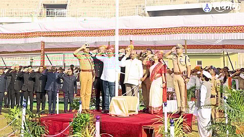 Minister Abitkar addressing the crowd during the Republic Day celebrations at Shahu Stadium, emphasizing his commitment to district development.