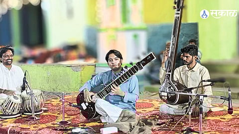 Legendary artists perform in Miraj’s 8-hour Gayana event, enchanting the audience with their classical melodies.