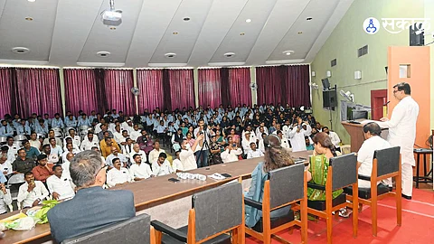 Balasaheb Thorat announces new opportunities for farmers through the growth of the silk industry, promising better employment prospects.