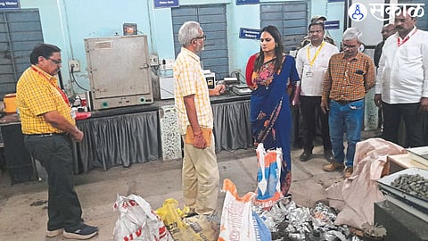 Municipal Commissioner Manisha Khatri paid a surprise visit to the Quality and Control Department and inspected the samples. Executive Engineer Nitin Patil and staff present on this occasion.