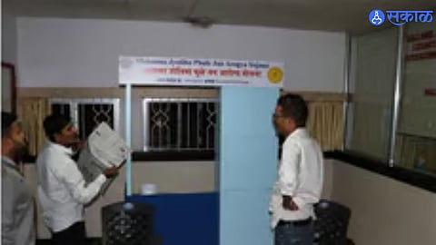 Health workers face job insecurity and despair as minimum wage regulations are neglected by authorities."