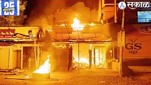 Fire breaks out at a grocery store in Dahivadi's market yard, destroying goods worth 20 lakh.