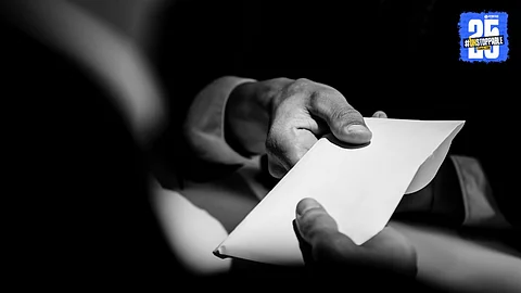 Forest officer caught accepting bribe in Gadchiroli