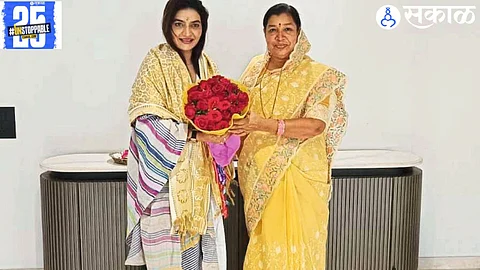 "Rajashree Landge praises Thorat’s contribution to the taluka’s prosperity while meeting Durga Tambe.