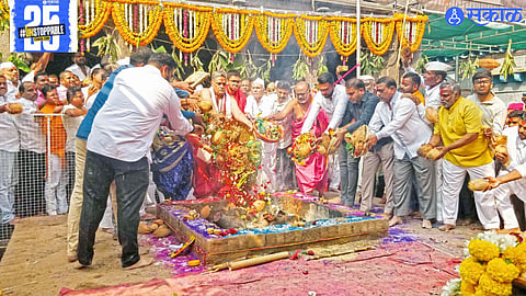 A majestic flower shower from a helicopter during the grand Shat Chandi Yagya at Yamai Devi’s temple.